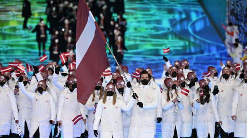 Latvijas delegācija ienāk olimpiskajā stadionā. Foto: AFP/Scanpix