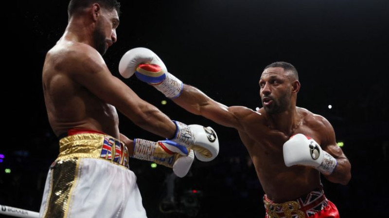 Amirs Kāns pret Kelu Bruku. Foto: Action Images via Reuters/Scanpix