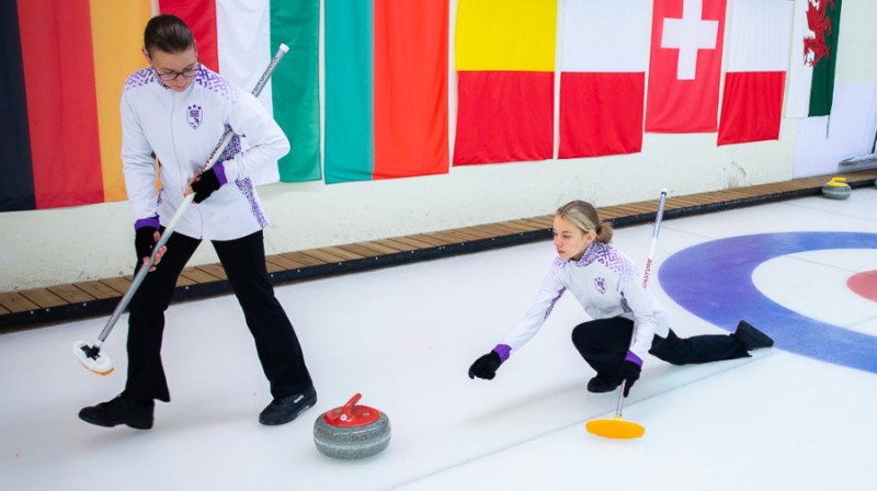 No kreisās: Vanesa Dhalivala, Evelīna Siliņa
Foto: Ansis Ventiņš