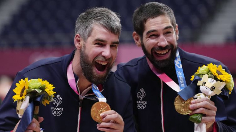 Luka un Nikola Karabatiči ar Tokijas zeltu. Foto: AP/Scanpix