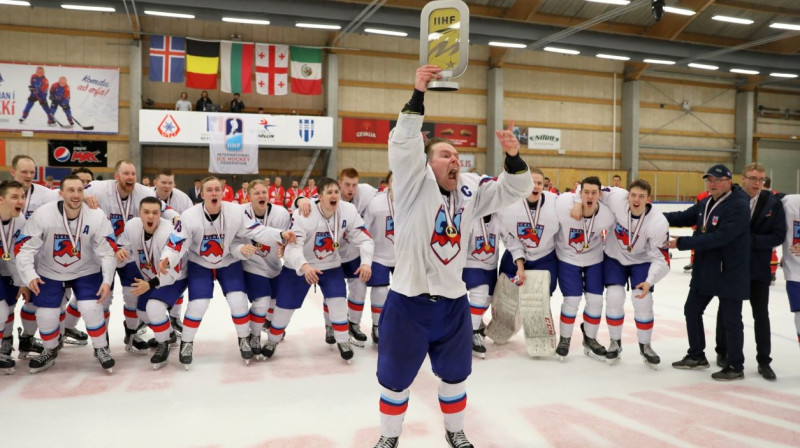 Islandes hokeja izlase svin triumfu PČ 2B divīzijā. Foto: Stefán Örn Sigurðsson/ÍHÍ Íshokkísamband Íslands