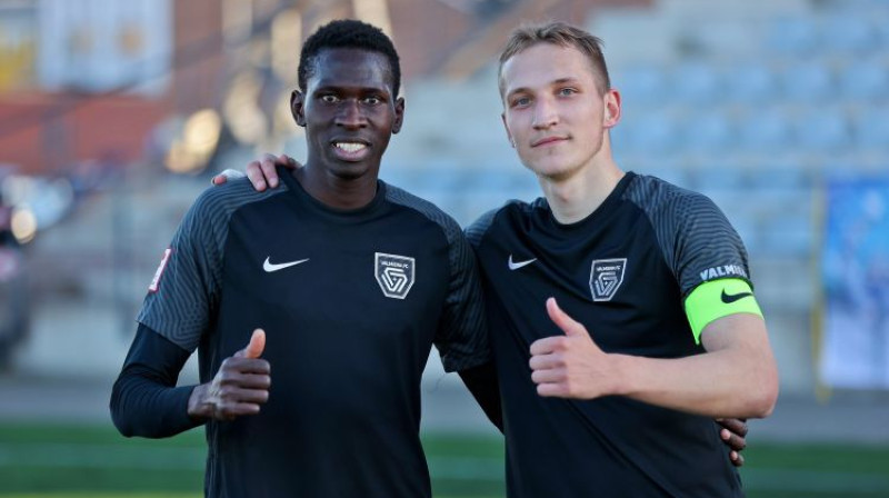 Džibrils Gejs un Raimonds Krollis. Foto: Jānis Līgats/Valmiera FC
