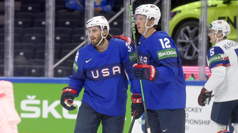 ASV hokeja izlases pirmo divu vārtu guvēji (no kreisās) Raiens Hartmans un Metjū Boldijs. Foto: Lehtikuva/Imago Images/Scanpix