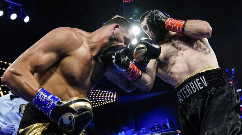 Džo Smits pret Arturu Beterbijevu. Foto: AP/Scanpix