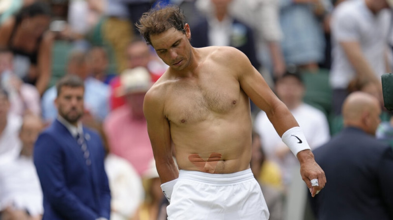 Rafaels Nadals ceturtdaļfināla mača medicīniskajā pārtraukumā. Foto: AP/Scanpix