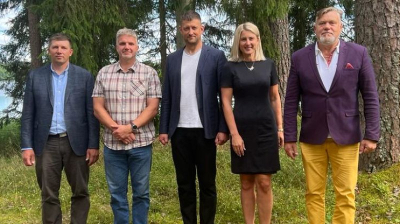 LBSF valde - Kristaps Kotāns, Sandis Prūsis, Ansis Zeltiņš, Janika Judeika un Zintis Ekmanis. Foto: bobslejs.lv