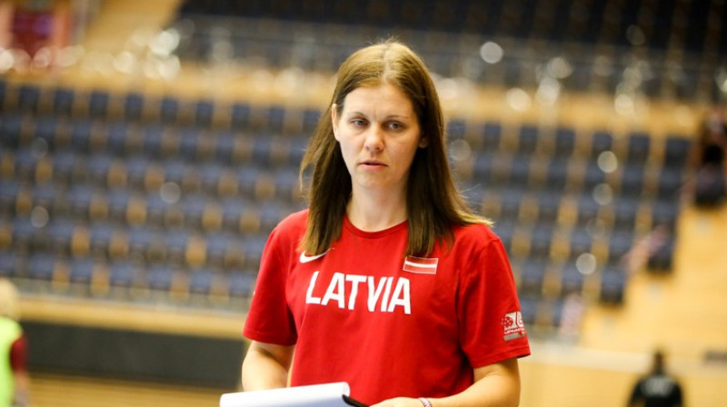 Latvijas U-19 izlases galvenā trenere Linda Līce. Foto: Floorball.lv