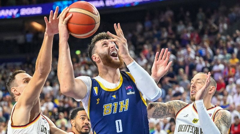 Jusufs Nurkičs "EuroBasket 2022" turnīra ietvaros Bosnijas un Hercegovinas kreklā. Foto: Scanpix