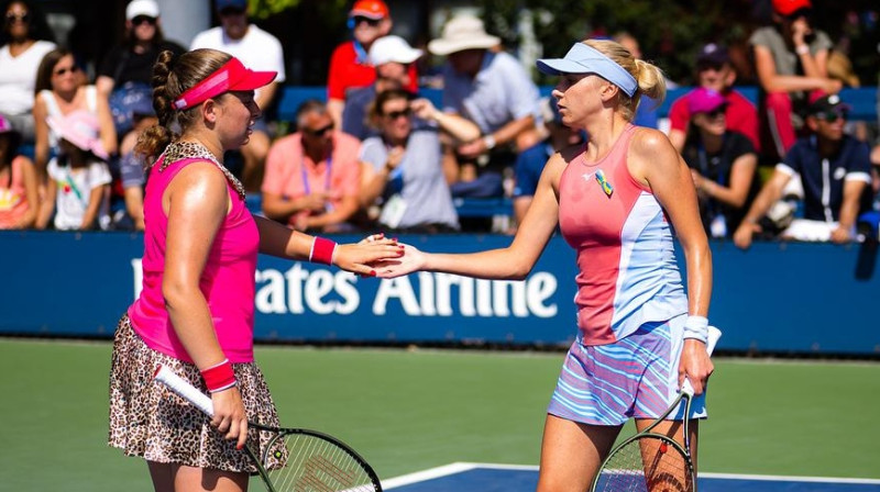 Aļona Ostapenko un Ludmila Kičenoka. Foto: Jimmie48 / WTA