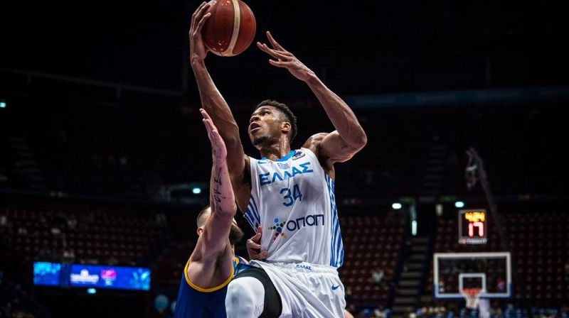 Jannis Adetokunbo (#34) Grieķijas izlases rindās ''EuroBasket 2022'' duelī pret Ukrainu. Foto: FIBA