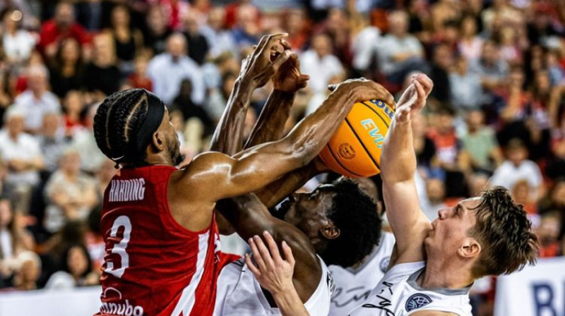 Džeriks Hārdings aptur "VEF Rīga". Foto: FIBA