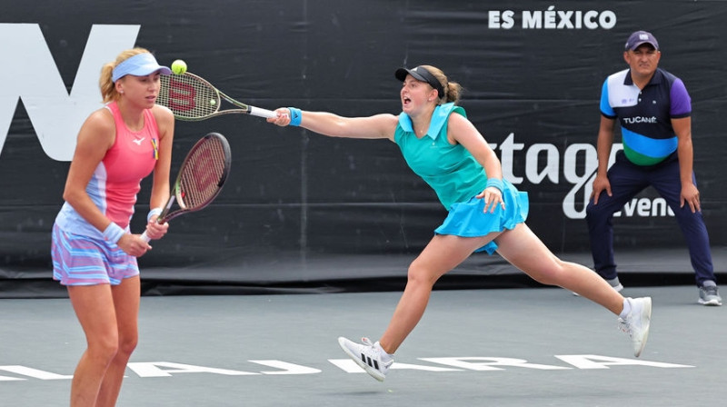 Ludmila Kičenoka un Aļona Ostapenko. Foto: Prensa GDL Open 2022 / guadalajaraopen.com