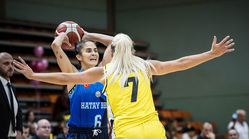 Elīna Babkina aizsardzībā 2022. gada 27. oktobrī. Foto: FIBA