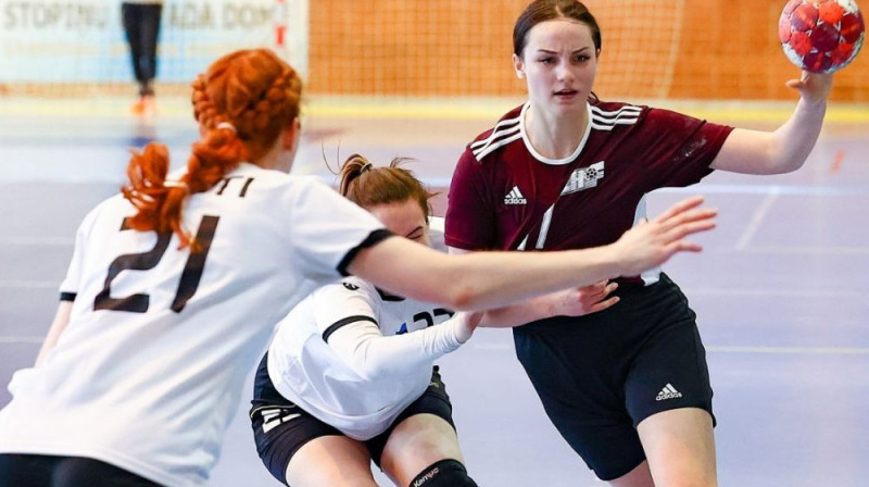 Latvijas izlases handbolistes cīņā. Foto: handball.lv
