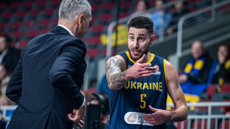 Ainars Bagatskis un Ivans Tkačenko. Foto: FIBA