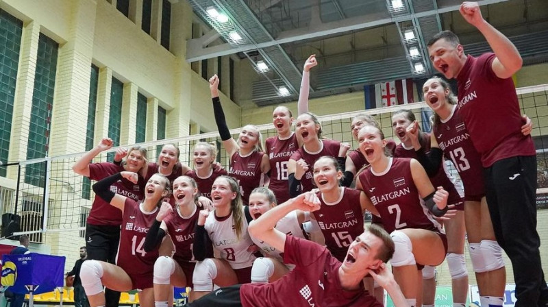 U17 meiteņu izlase triumfē. Foto: Latvijas Volejbola federācija