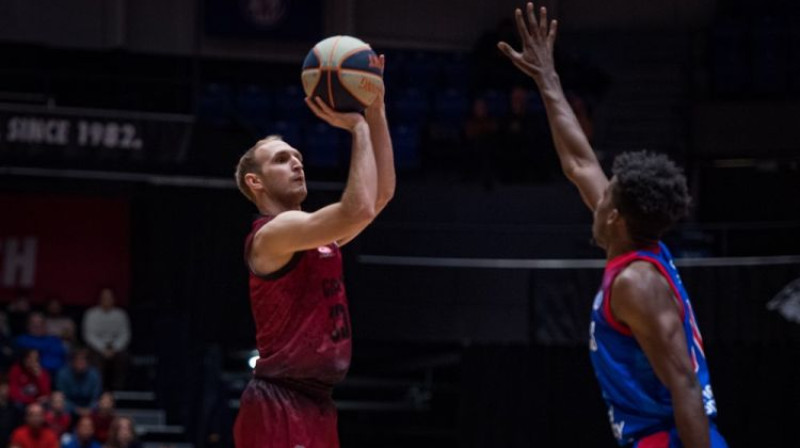 Korens Frenkemps uzbrukumā. Foto: FIBA