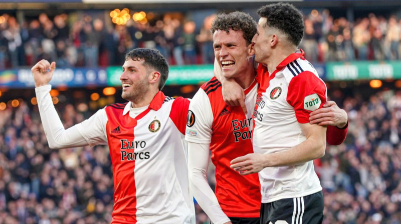 Roterdamas "Feyenoord" futbolisti pēc vārtu guvuma. Foto: Imago Images/Scanpix