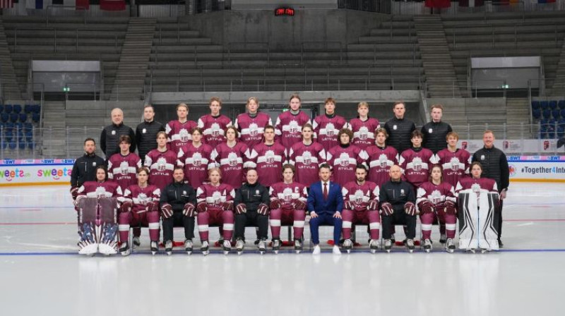 Latvijas U18 hokeja izlase pirms pasaules čempionāta. Foto: LHF