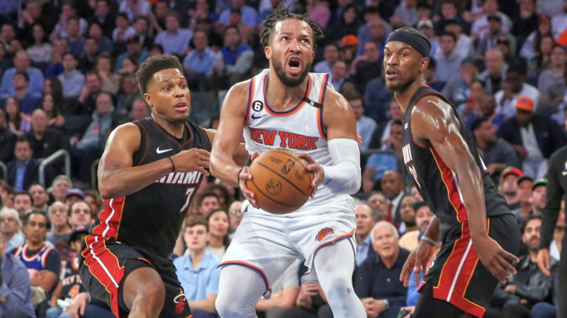 Ņujorkas "Knicks" līderis Džeilens Bransons ar bumbu. Foto: Wendell Cruz/USA Today Sports/Scanpix