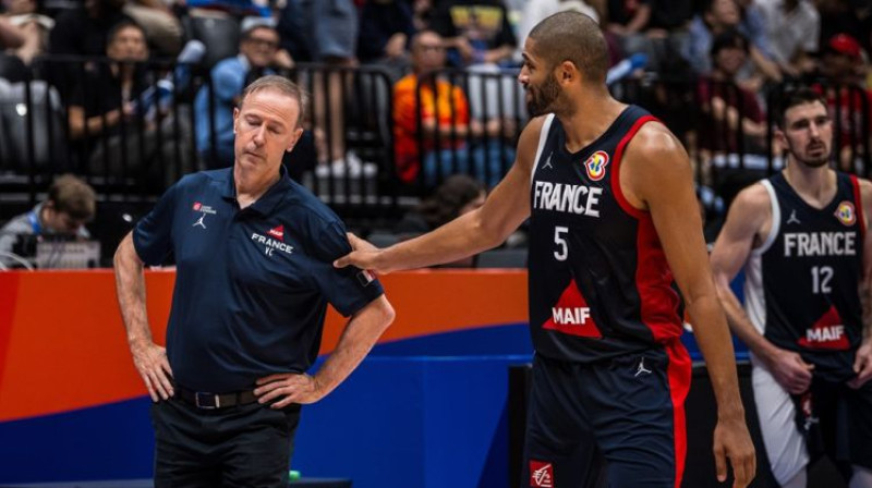 Vensāns Kollē un Nikolā Batums. Foto: FIBA