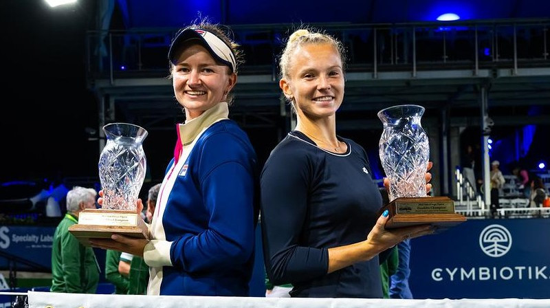 Barbora Krejčīkova un Kateržina Siņakova. Foto: Jimmie48 / WTA