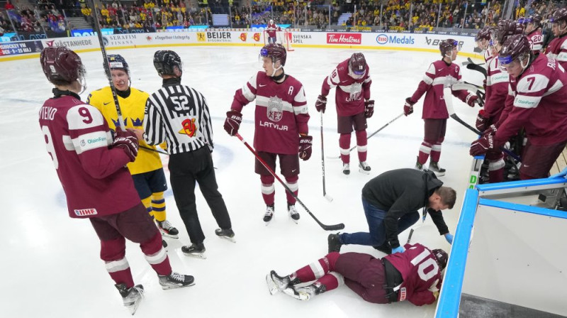 Emīls Veckaktiņš uz ledus. Foto: IIHF