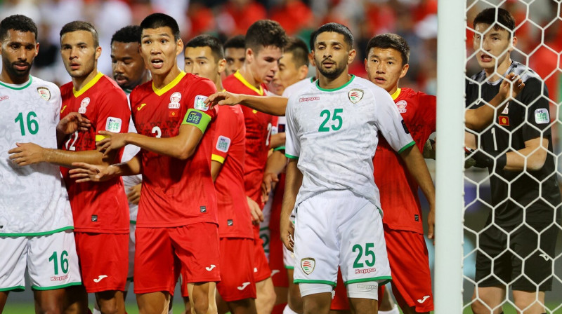 Mirklis no Kirgizstānas un Omānas valstsvienību spēles. Foto: Ibraheem Al Omari/Reuters/Scanpix