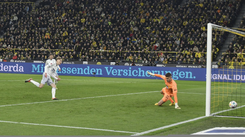 "Hoffenheim" futbolista Maksimiliāna Baiera uzvaras vārtu guvuma mirklis Dortmundē. Foto: Pepphoto/Imago Images/Scanpix
