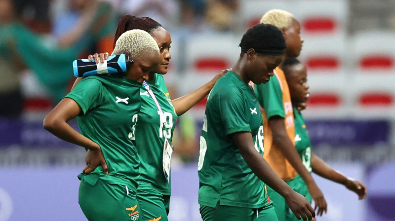 Zambijas futbolistes pēc 5:2 nenoturēšanas un zaudējuma pret Austrāliju. Foto: Raquel Cunha/Reuters/Scanpix