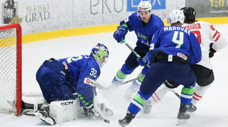 Mirklis pie Slovēnijas vārtsarga Gašpera Krošeļa vārtiem. Foto: Aleš Fevžer