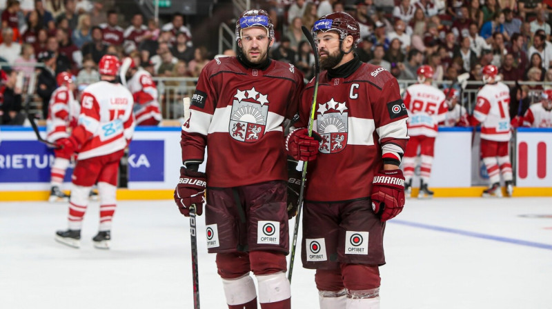 Zemgus Girgensons un Kaspars Daugaviņš. Foto: Guntis Lazdāns/LHF