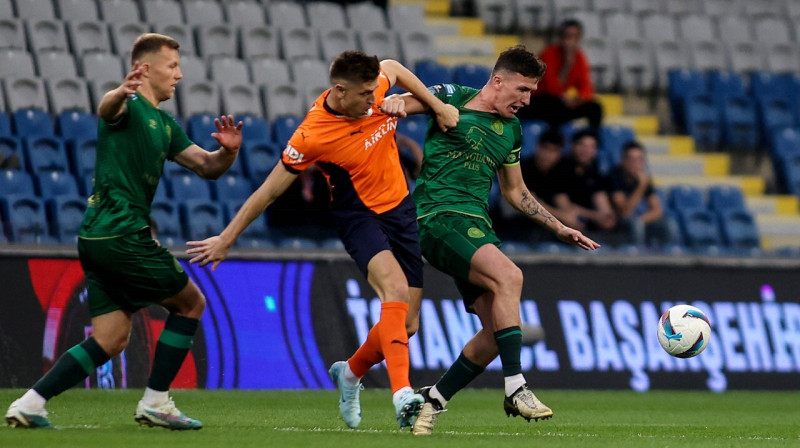 Mirklis no Stambulas "Başakşehir" un Dublinas "St. Patrick's Athletic" spēles.
Foto: Aleksandar Djorovic/Inpho Photography/Imago Images/Scanpix