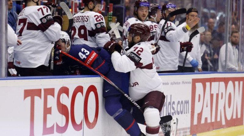 Jānis Jaks pret Lūku Hjūzu. Foto: Reuters/Scanpix