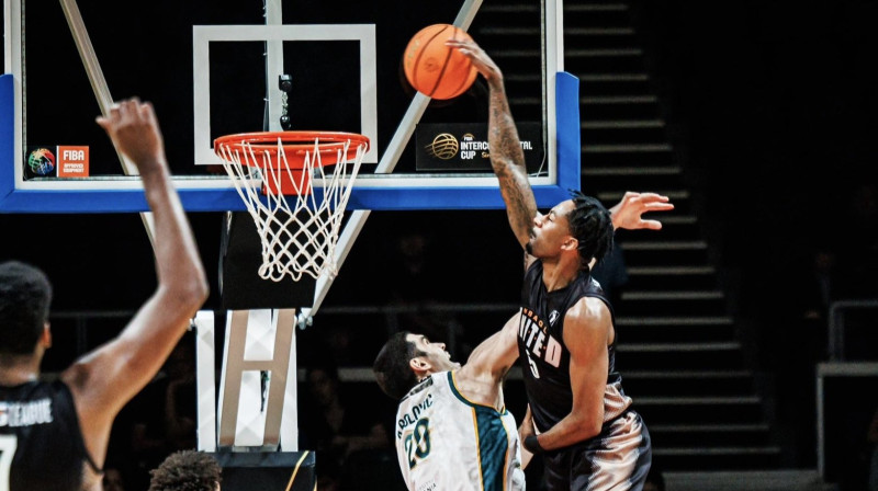 NBA G līgas izlases basketbolists Džordans Boudens triec bumbu grozā. Foto: FIBA