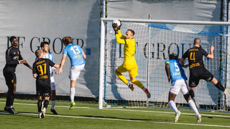 "Leevon PPK" pret "Riga" dublieriem. Foto: Aivars Baranovs