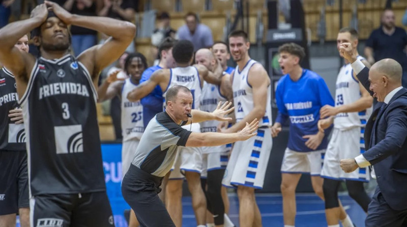 Tiesnesis Andris Aunkrogers FIBA Eiropas kausa kvalifikācijas spēlē Ungārijā. Foto: FIBA