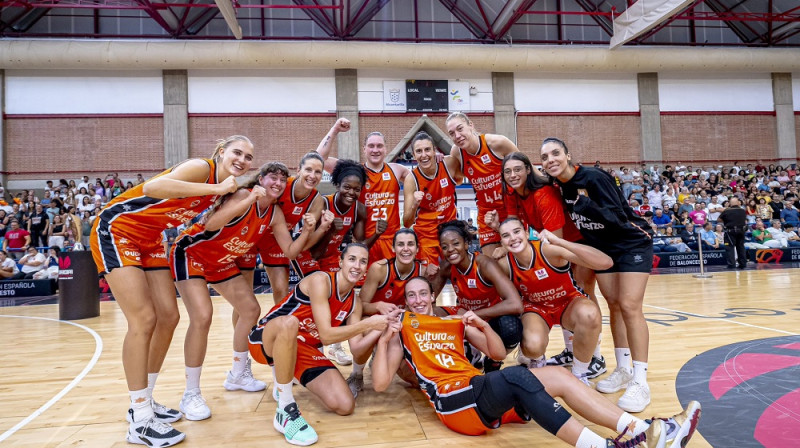 Kristīne Vītola un "Valencia Basket" 2024. gada 29. septembrī. Foto: FEB