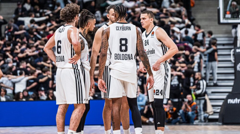 Andrejs Gražulis (#24) un ''Virtus'' basketbolisti. Foto: Virtus Segafredo Bologna