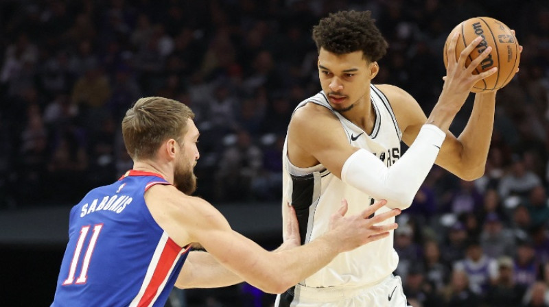 Domants Sabonis un Viktors Vembanjama. Foto: Getty Images via AFP/Scanpix