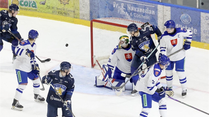 Mirklis no Slovākijas un Somijas U20 valstsvienību spēles. Foto: hockeyslovakia.sk