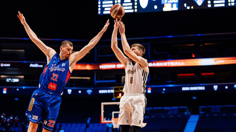 Dāvis Bertāns spēlē pret Aleksandrovacas "Igokea". Foto: Dubai Basketball