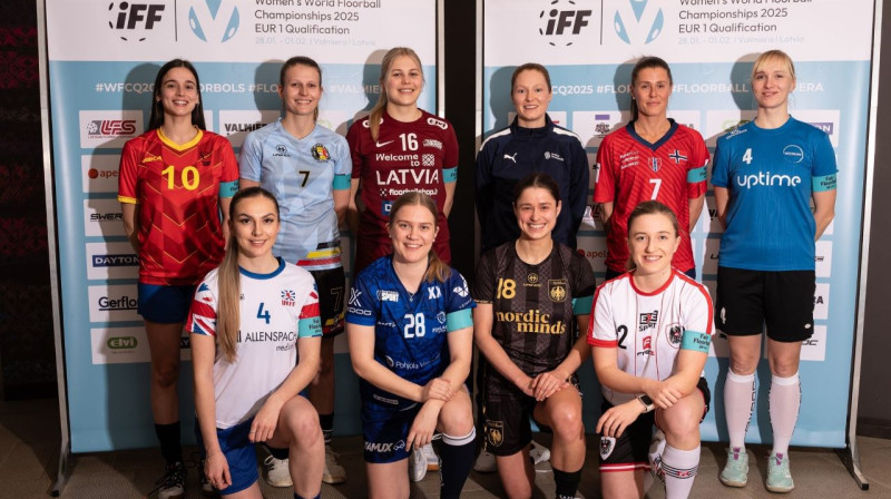 Desmit florbola izlašu kapteiņu kopbilde. Foto: Jānis Lārmanis, Latvijas Florbola savienība