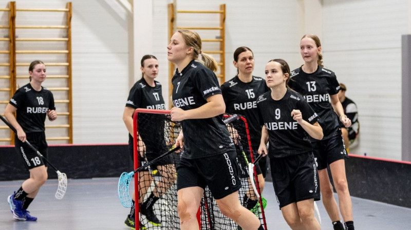 Kocēnu "Rubene". Ar #7 - Madlēna Rozīte. Foto: Latvijas Florbola savienība