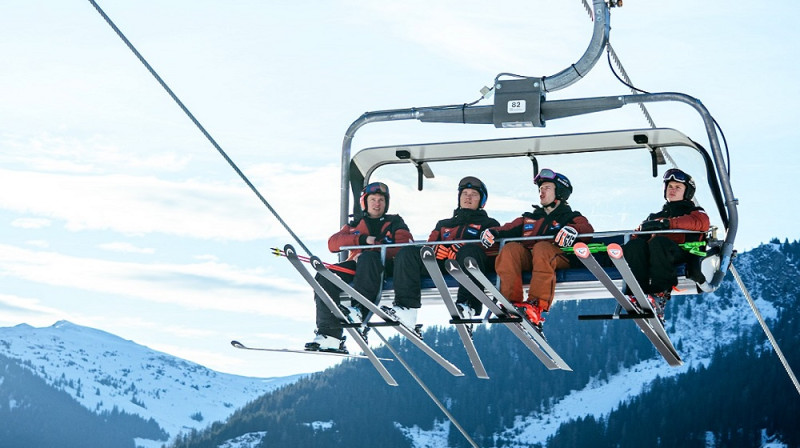 No kreisās: E.Opmanis, L.Opmanis, G.Ābele, N.Trapāns. Foto: Ski.lv