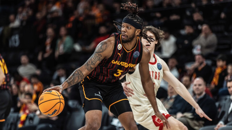 Stambulas "Galatasaray" basketbolists Tairons Voless ar bumbu. Foto: FIBA