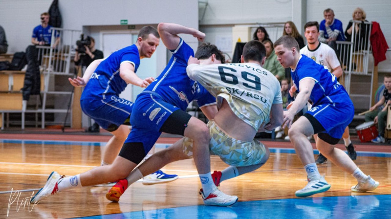 Cīņa starp HK "Ogre" un "ASK Zemessardze/RSU". Foto: Kaspars Plinte