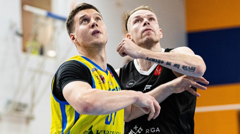 Edvards Mežulis pret Māri Gulbi. Foto: Mārtiņš Goldbergs/VEF Rīga
