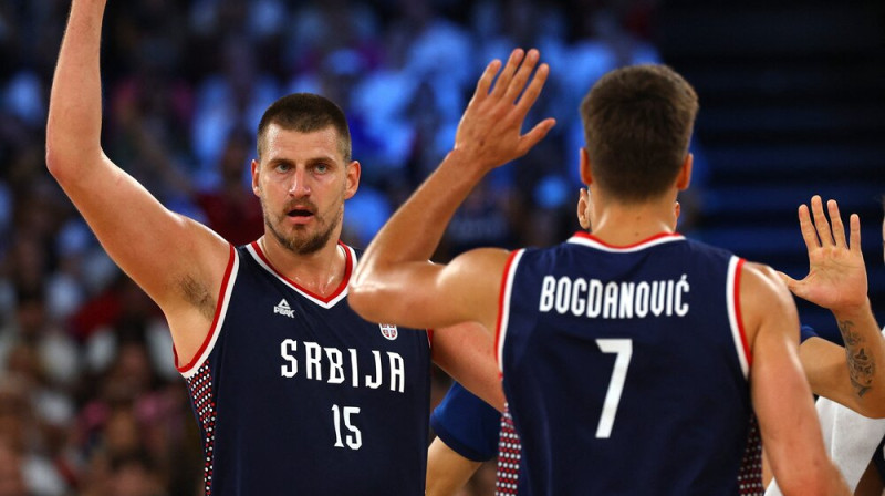 Nikola Jokičs un Bogdans Bogdanovičs. Foto: Reuters/Scanpix