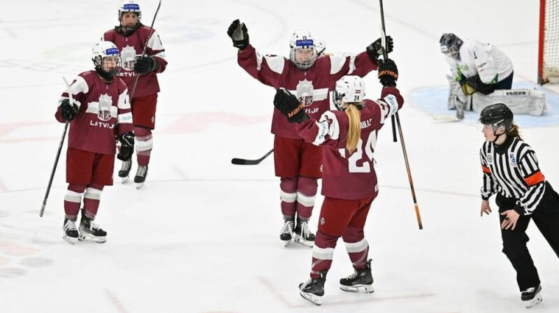 Latvijas izlases hokejistes Foto: LHF